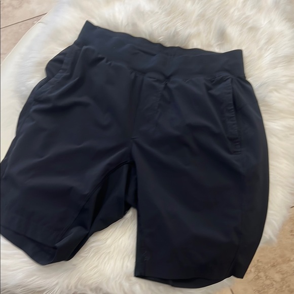 Lululemon Athletica Black Athletic Shorts Elastic Waist - Picture 1 of 4